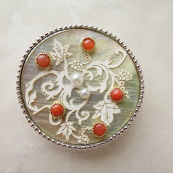 ＳＶ・Ｋ18　Coral・Ｐearl　Button (White ) Broochの画像