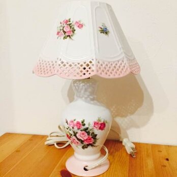 陶器製 薔薇のランプ アンティーク調 ルームライト テーブル 卓上の画像