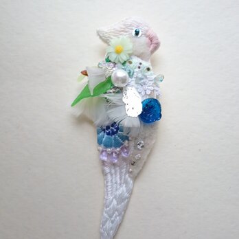 IRODORI AZ brooch(ｵｶﾒｲﾝｺ/ﾎﾜｲﾄ)の画像