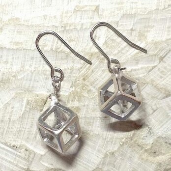 シルバーアクセサリー　シルバーピアス　キューブ（イヤリング変更可）