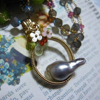 【SALE】バロックパール・小鳥のネックレスの画像