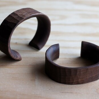 木のバングル（ウォールナット）