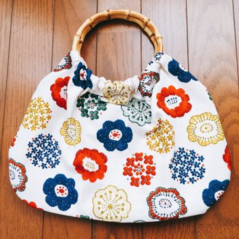 オトナかわいいバンブーバッグ　北欧　花刺繍柄の画像