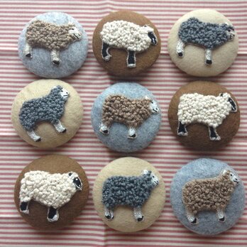 モコモコひつじの刺繍ブローチ