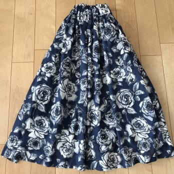綿ローン白バラ柄スカート（ネイビー地）