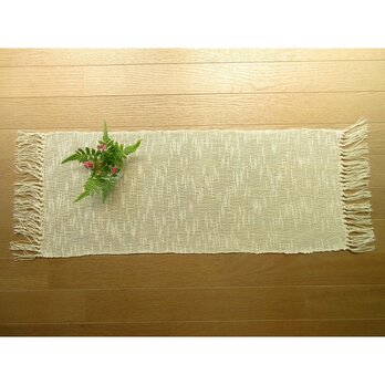 ６）生成り木綿の手織りテーブルセンター　７０ｃｍの画像