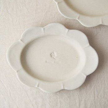 マカロンミルキーホワイト・花だえんリム皿の画像