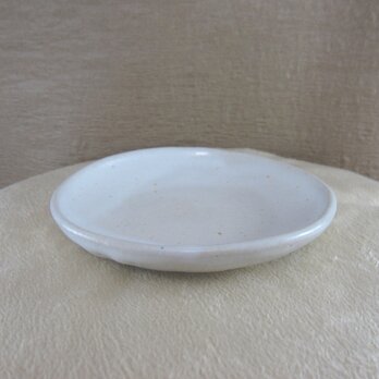 陶器 曲がりせんべい小皿（２枚セット）　藁白釉の画像