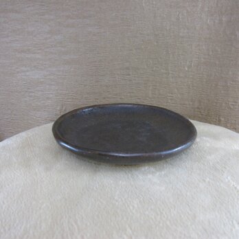 陶器 曲がりせんべい小皿（２枚セット）　黒そば釉の画像