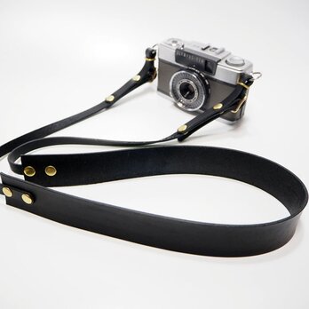 カメラストラップ シンプル 革 コンパクトカメラ デジカメ用の金具付き 日本製オイルヌメ革使用 ブラックの画像
