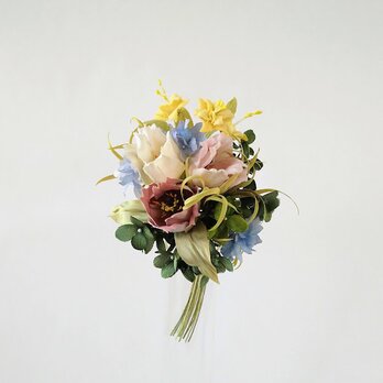 チューリップの花束 クリーム星のお花と * シルク絖製等 * コサージュの画像