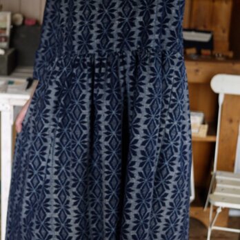 久留米絣正藍染手織りのワンピースの画像