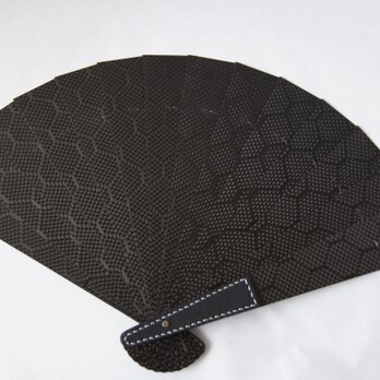 扇子　カーボン製　（ハニカム織）