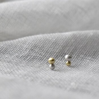 真鍮と銀のピアス "ふた粒"