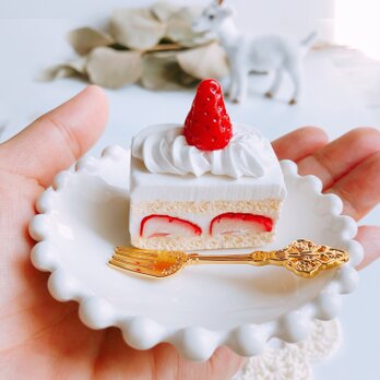 真っ赤な苺のショートケーキ   オブジェ  フェイクスイーツの画像