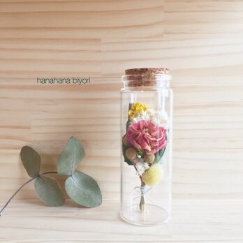 バラと小花のミニミニブーケの小瓶 Cの画像
