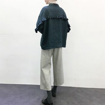 ★ｅｎ-en ・厚手リネン背フリルシャツ（羽織に）鉄紺の画像