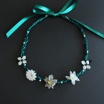 イーネオヤ⁂ブルーグリーンに映えるお花のネックレス　リボン留めの画像
