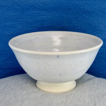 陶器ご飯茶碗（やや大）薄青白の画像