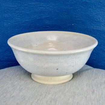 陶器ご飯茶碗（やや小）薄青白の画像
