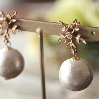 【1点もの】スノーフレークコットンパールピアス　白