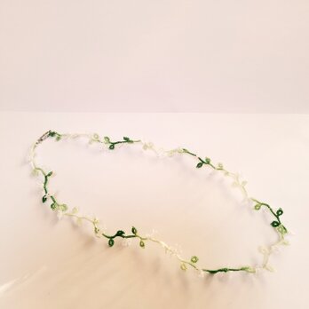 白い小花のネックレス（受注製作）の画像