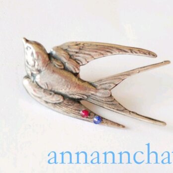 【flying swallow　ツバメ（44mm　アンティックシルバー）ピンブローチ】夏　幸福の王子　ラッキーモチーフの画像