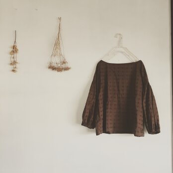 ふんわりブラウンレースのブラウス（079）