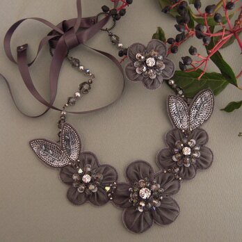 シルクオーガンジーの花のネックレス＆リングの画像