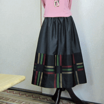 着物リメイク♪丈７６㎝　2枚の大島紬でモダンなスカート：丈７６㎝（裏地付き）の画像