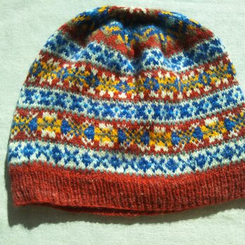手紡ぎ毛糸の模様編みニット帽【赤・青・白系】の画像