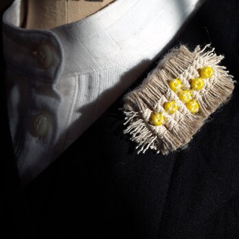 Plisブローチ　pli carr jbi