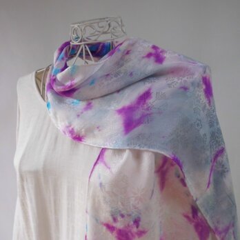 絞り染め・絹のショート・ストール（雪に咲く花）紫色_２の画像