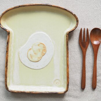ふたご目玉焼きのパン皿の画像