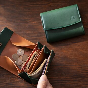 【小さな存在、大きな魅力】ショートギャルソンウォレット　二つ折り財布　ヌメ革　グリーン　aw-19hn