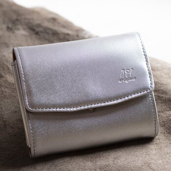 【小さな存在、大きな魅力】ショートギャルソンウォレット　二つ折り財布　ヌメ革　シルバー　aw-19hn