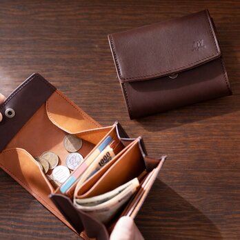 【小さな存在、大きな魅力】ショートギャルソンウォレット　二つ折り財布　ヌメ革　チョコ　aw-19hn