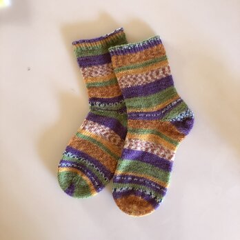No.29送料込ドイツソックヤーンの手編み靴下【飾りつけをするリサ】の画像