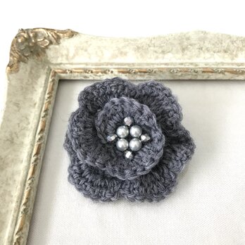 フラワー 毛糸編み ブローチ　グレー モノトーン 花 かぎ針編み 手編み