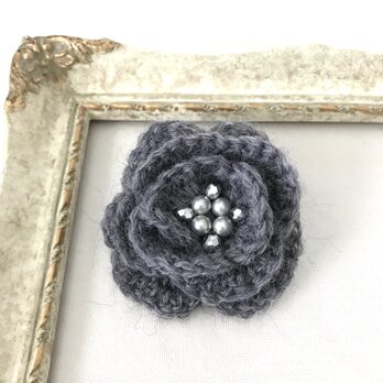 フラワー 毛糸編み ブローチ　グレー モノトーン 花 かぎ針編み 手編み