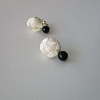 絹糸一色刺繍　イヤリング（大）クリーム色の画像