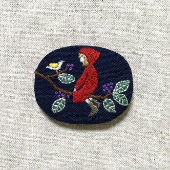 手刺繍ブローチ＊小さな友達の画像