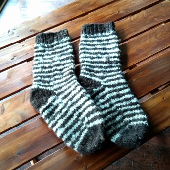 手紡ぎ糸の防寒手編み靴下　しましまの画像