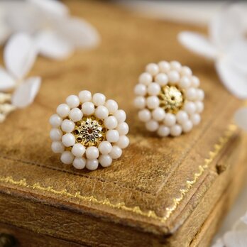 【ピアス】アンティークレトロなお花・大　アイボリーの画像
