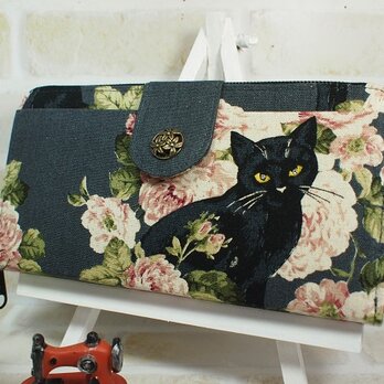 黒猫と薔薇とちょっとビーズの長財布の画像