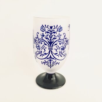 ヴィクトリア模様のワイングラスの画像