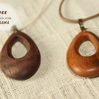 木のアクセサリ「透かしegg」