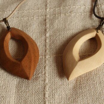 木のアクセサリ「透かしleaf」