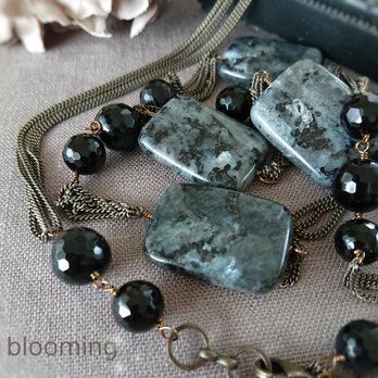 再販:ラルビカイトとオニキスのブラック カラー ロングネックレス：天然石の画像