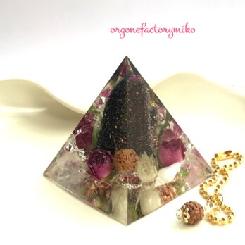 オーラクォーツ　ヒマラヤ水晶　幸運　幸運メモリーオイル入り　ピラミッド　オルゴナイトの画像